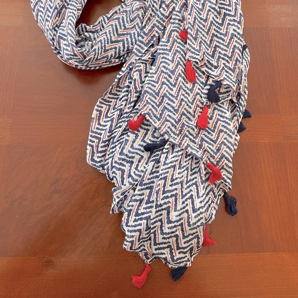 NWT J. McLaughlin Woman’s Scarf OS - Picture 2 of 9